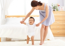 南寧月嫂公司：生了孩子請月嫂還是請婆婆來照顧，這四點是關鍵！