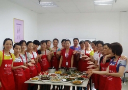 南寧月嫂娘子軍家政致：愛美的寶媽們，春節(jié)不增重你得這樣吃哦！